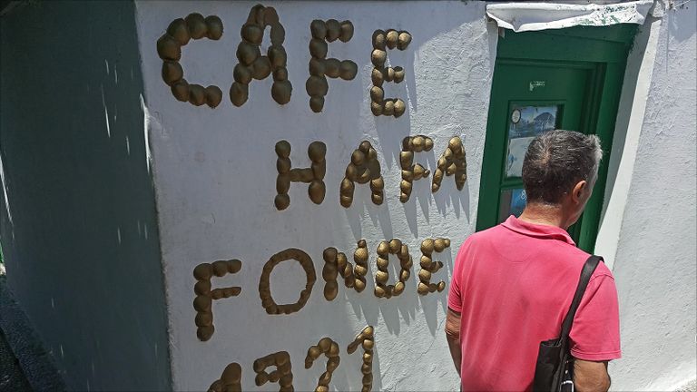 مقهى الحافة بطنجة
