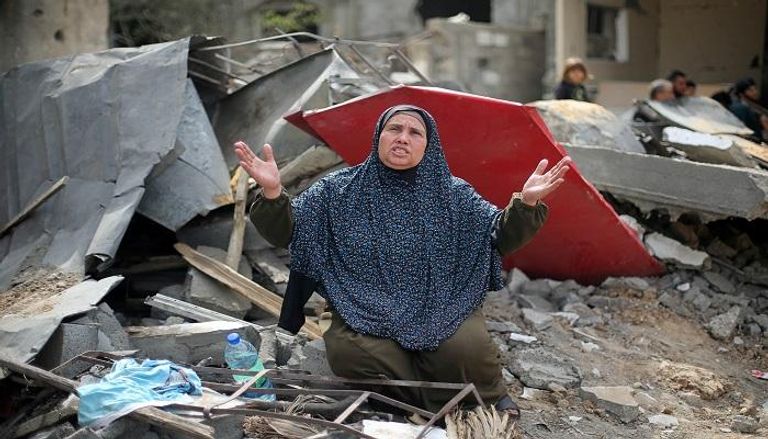 سيدة فلسطينية تعلن عن فرحتها بالهدنة