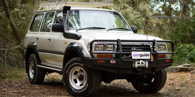 نسخة عام 1990 نسخة عام 1980 من طراز لاند كروزر