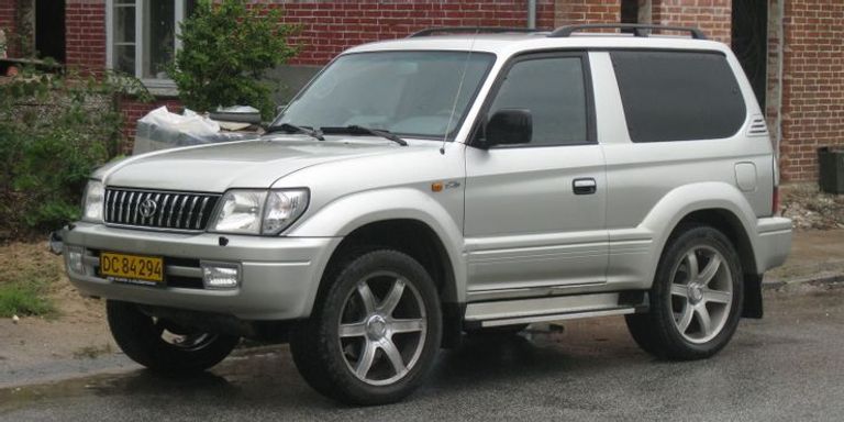 نسخة عام 2002 نسخة عام 1980 من طراز لاند كروزر