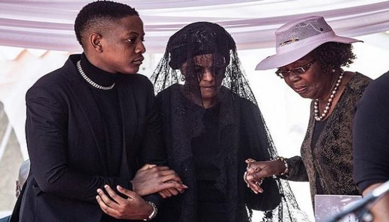 أرملة الرئيس موجابي خلال مراسم تشييع زوجها