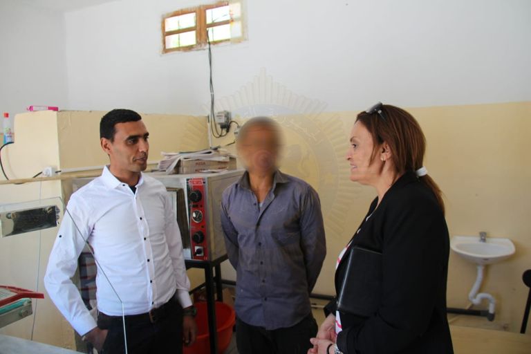 صورة لأحد المساجين داخل مشروعه