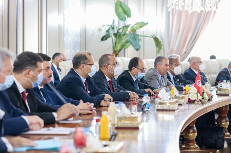 رئيس الحكومة الليبية خلال المباحثات مع نظيره التونسي
