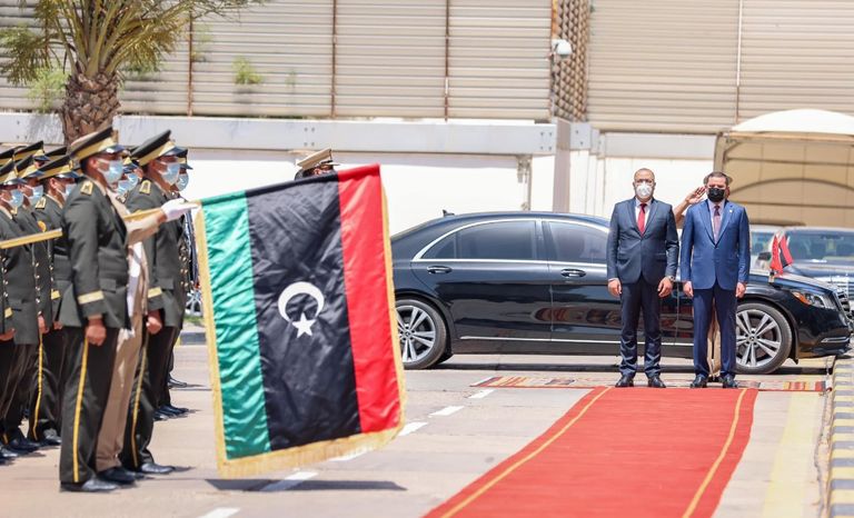 رئيس الحكومة الليبية خلال المباحثات مع نظيره التونسي