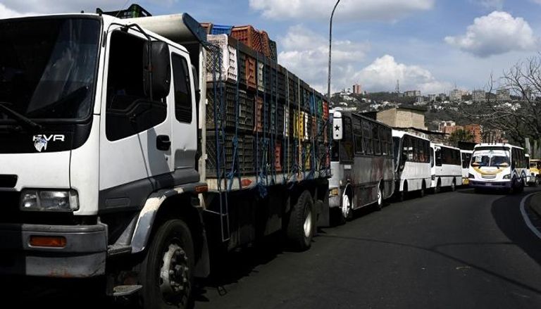 شاحنة  نقل متجهة للعاصمة الفنزويلية كراكاس