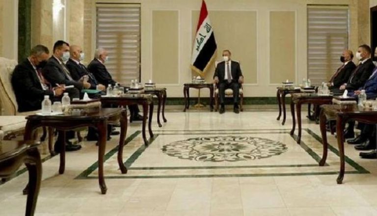 رئيس الوزراء العراقي خلال استقباله الوفد الفلسطيني