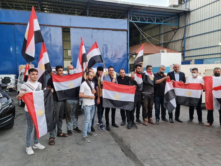 مظاهرة فلسطينية في حب مصر عقب وصول القافلة القافلة المصرية تدخل غزة