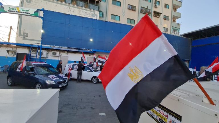 مظاهرة فلسطينية في حب مصر عقب وصول القافلة القافلة المصرية تدخل غزة