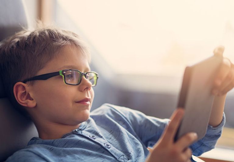 قِصَر النَّظر يهدد عيون الأطفال