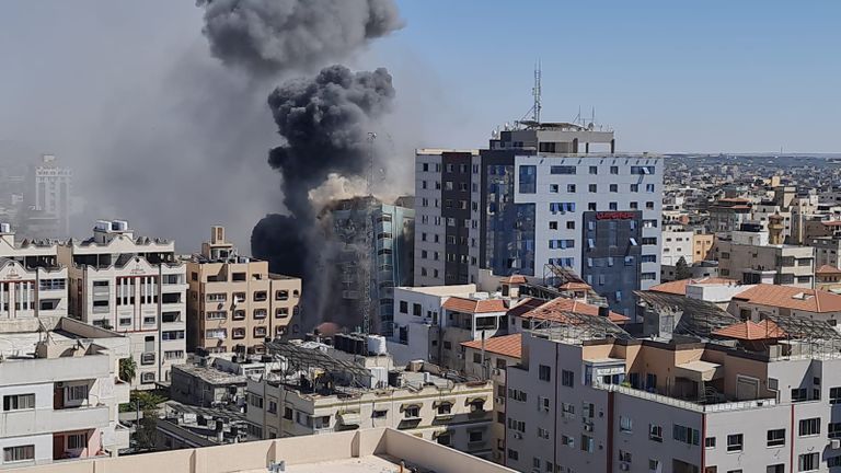 أضرار بفصل دراسي نتيجة القصف على غزة