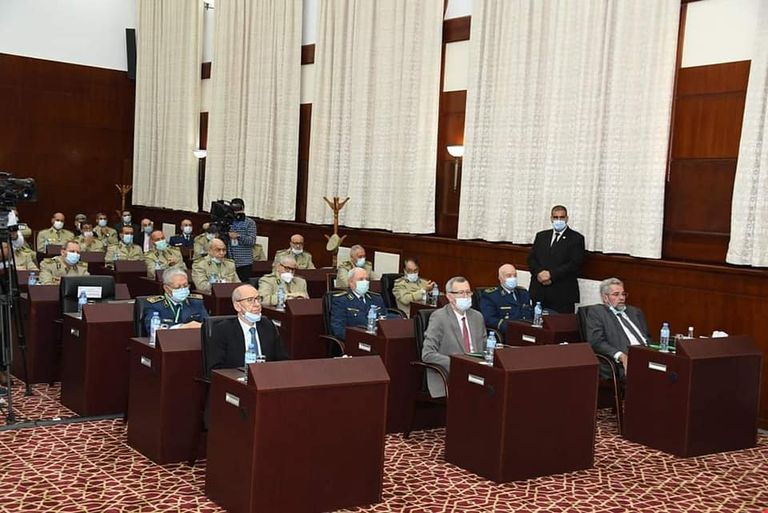 قائد الجيش الجزائري في ملتقى حول الأمن السيبراني قائد الجيش الجزائري في ملتقى حول الأمن السيبراني