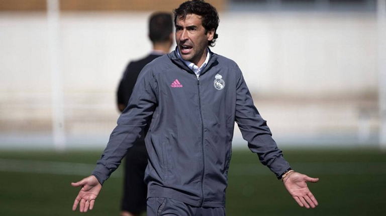 راؤول جونزاليس أسطورة ريال مدريد زيدان مدرب ريال مدريد وراؤول جونزاليس