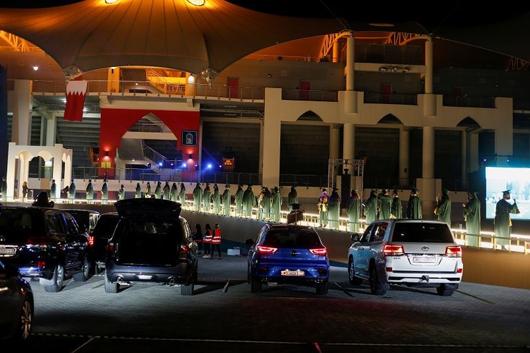 الآباء عبروا عن سعادتهم وامتنانهم بإطلاق أبواق سياراتهم