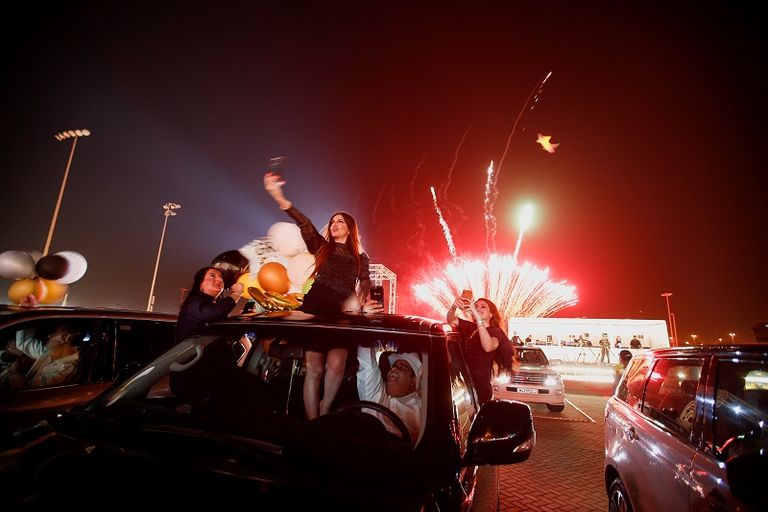 الآباء عبروا عن سعادتهم وامتنانهم بإطلاق أبواق سياراتهم