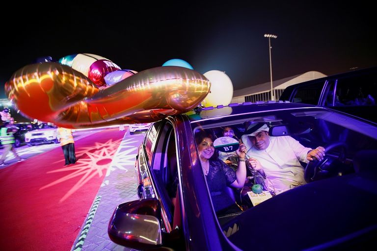 الآباء عبروا عن سعادتهم وامتنانهم بإطلاق أبواق سياراتهم