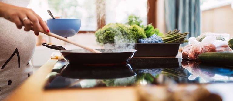 تخلصي من رائحة الطعام المقلي بمكونات طبيعية