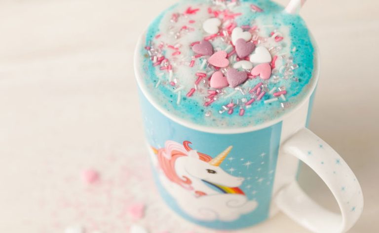 كوب من حليب "يونيكورن"