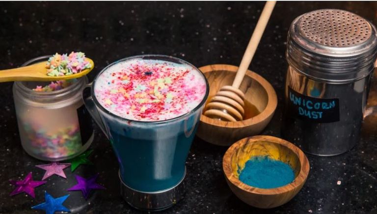 كوب من حليب "يونيكورن"