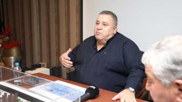 رئيس وزراء تركيا السابق بن علي يلدريم ونجله