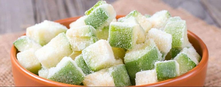 البطاطس واللحوم المعالجة من الأطعمة التي لا ينصح بتخزينها في الفريزر