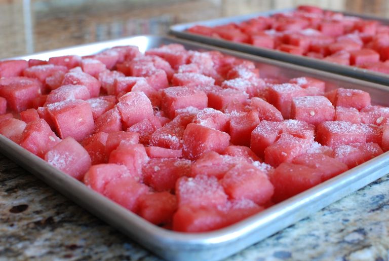 البطاطس واللحوم المعالجة من الأطعمة التي لا ينصح بتخزينها في الفريزر