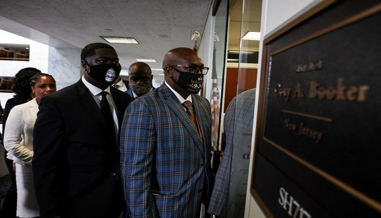 عائلة فلويد خلال زيارتها إلى البيت الأبيض- أ.ف.ب عائلة فلويد خلال زيارتها إلى البيت الأبيض- أ.ف.ب