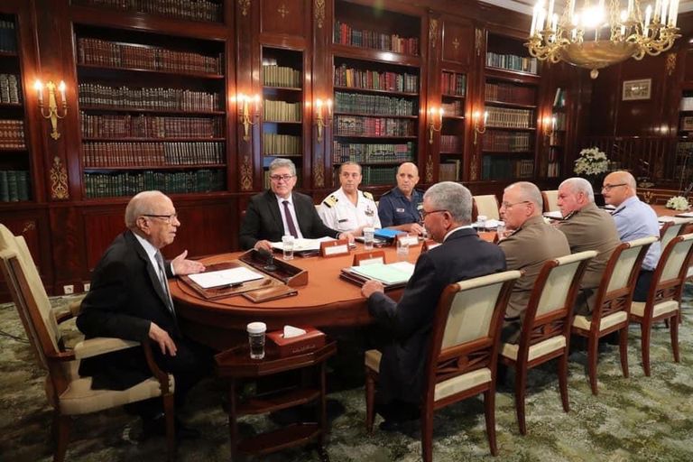 الأميرال التونسي كمال العكروت 