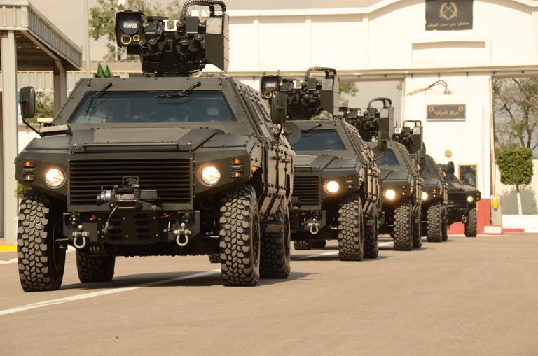 عربات عسكرية متطورة تابعة للجيش الجزائري جانب من مناورات حسم 2021 جنوبي الجزائر