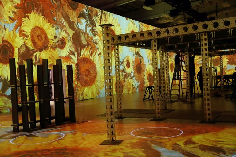 معرض "الغوص في عالم فان جوخ"