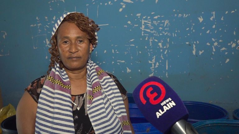 سيدة إثيوبية من قومية جيديو تستعرض وجبات تقليدية