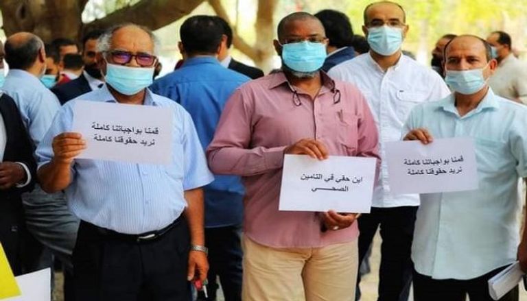 جانب من احتجاجات أعضاء هيئة التدريس بالجامعات في طرابلس