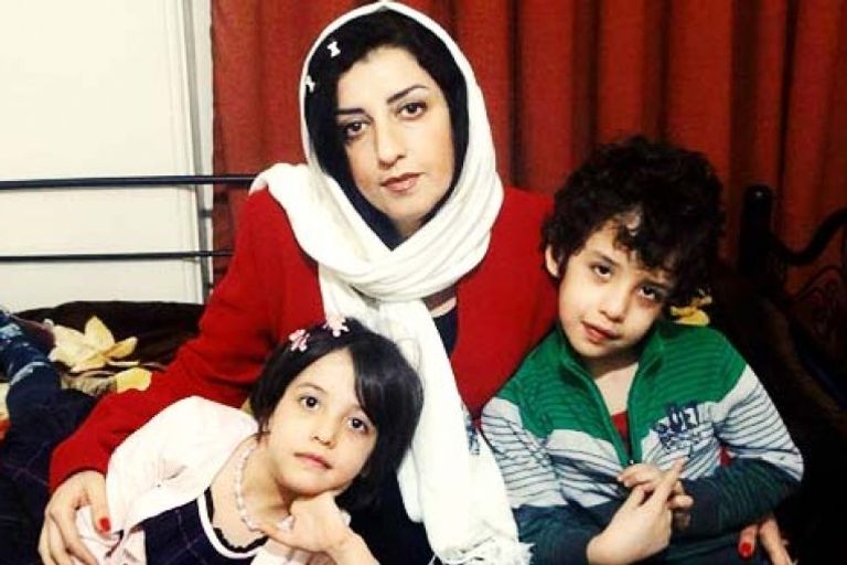 الناشطة الإيرانية نرجس محمدي الناشطة الإيرانية نرجس محمدي