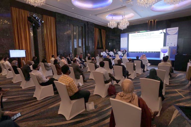 جانب من المعرض المرافق لملتقى تخصصات المسالك البولية في دبي