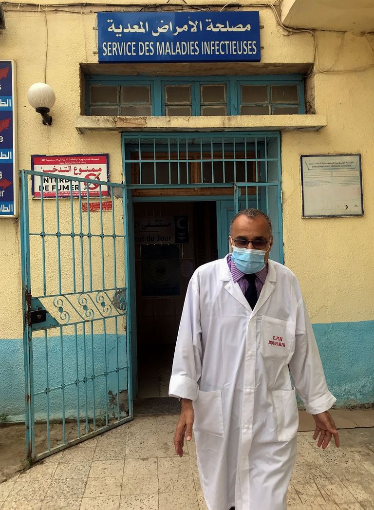 قلق بين الأطباء من فتح الحدود الجزائرية خوفا من تزايد إصابات كورونا