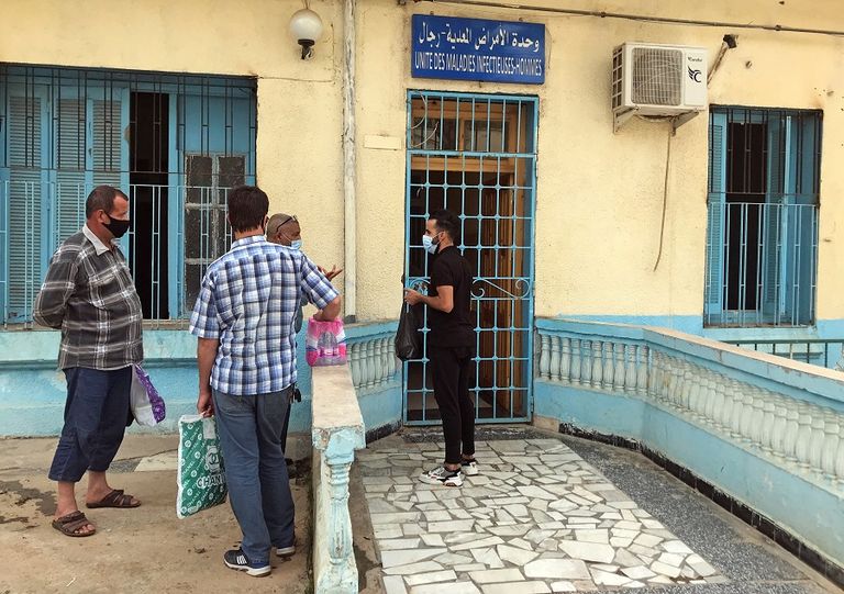 قلق بين الأطباء من فتح الحدود الجزائرية خوفا من تزايد إصابات كورونا