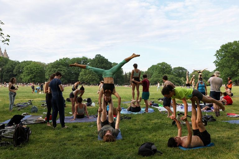 الأمل يحدو العالم في التخلص من جائحة كورونا واستعادة الحياة الطبيعية