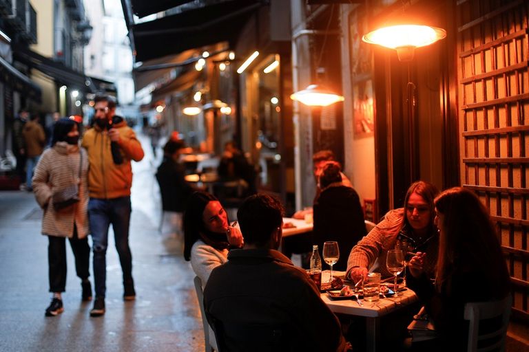 الأمل يحدو العالم في التخلص من جائحة كورونا واستعادة الحياة الطبيعية