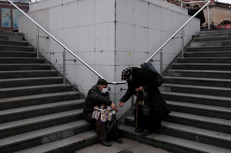 الأمل يحدو العالم في التخلص من جائحة كورونا واستعادة الحياة الطبيعية