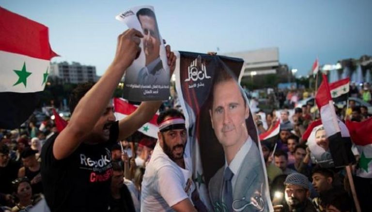 جانب من احتفالات انصار الأسد بفوزه بولاية رئاسية رابعة