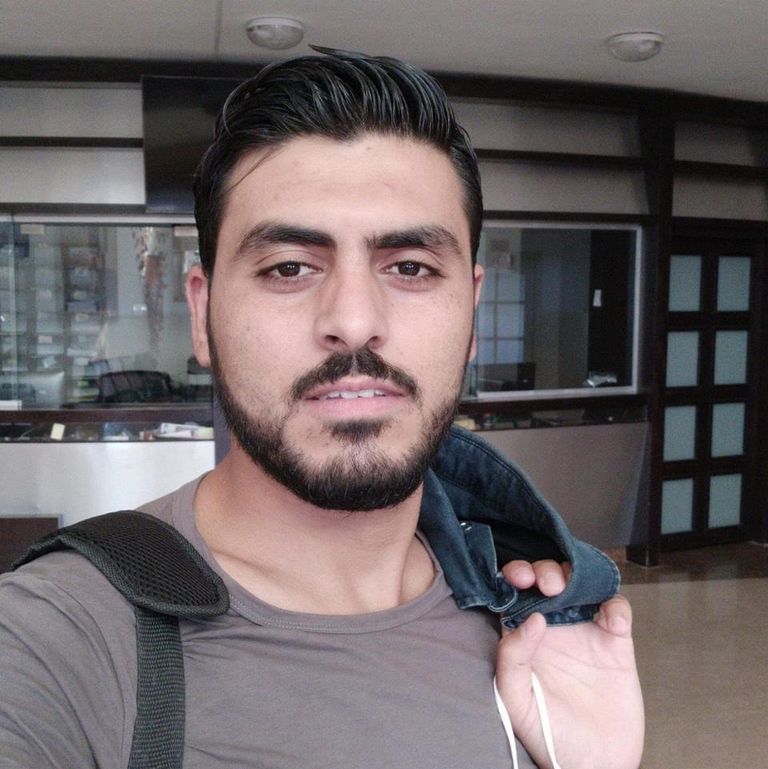 الفلسطينيون يؤدون الصلاة على أرضهم المهددة بالمصادرة