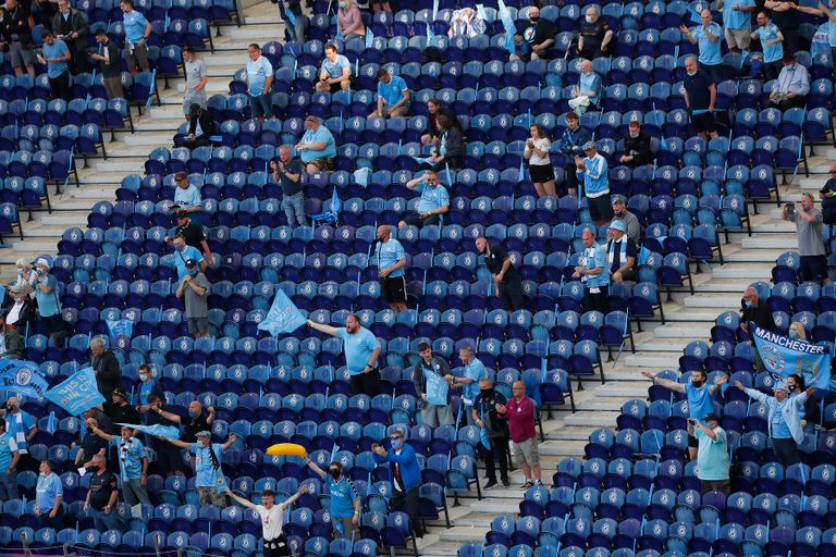 جماهير مانشستر سيتي في المدرجات دوري أبطال أوروبا في ملعب دراجاو