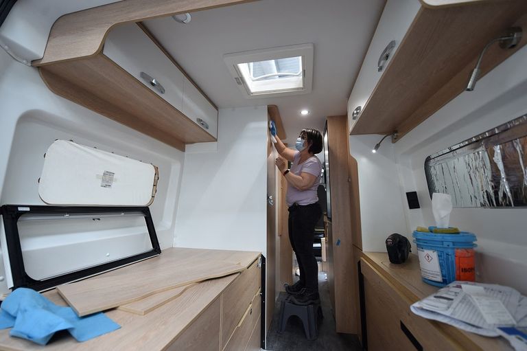 تثبيت الحمام الإيطالي في منزل متنقل بمصنع مجموعة Pilote