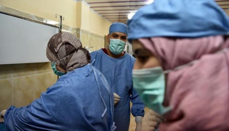 أطباء جزائريون بأحد المستشفيات الحكومية - أرشيفية