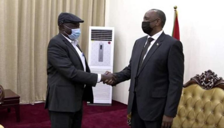 رئيس مجلس السيادة ورئيس الحركة الشعبية لتحرير السودان - شمال، خلال لقاء سابق