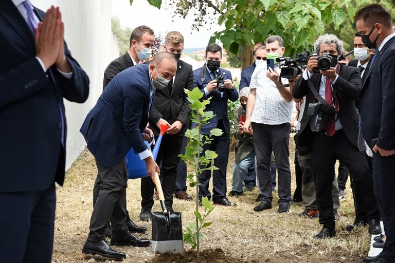 وزير الخارجية التركي مولود تشاوش أوغلو خلال زيارته لتراقيا