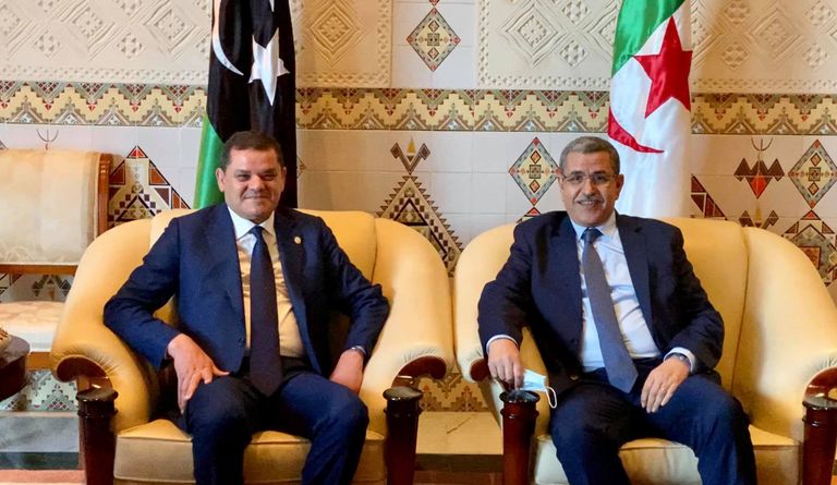 رئيسا وزراء الجزائر وليبيا جانب من استقبال الرئيس الجزائري لرئيس حكومة الوحدة الوطنية الليبية