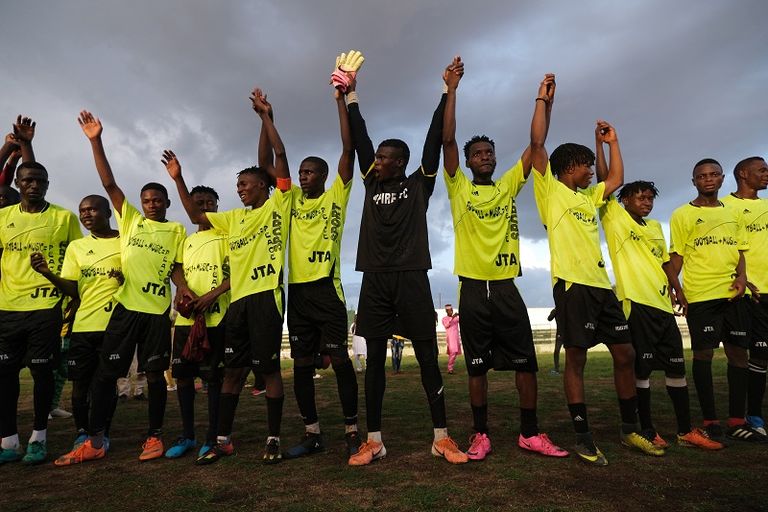 كرة القدم والموسيقى وحدت المسلمين والمسيحيين- الفرنسية