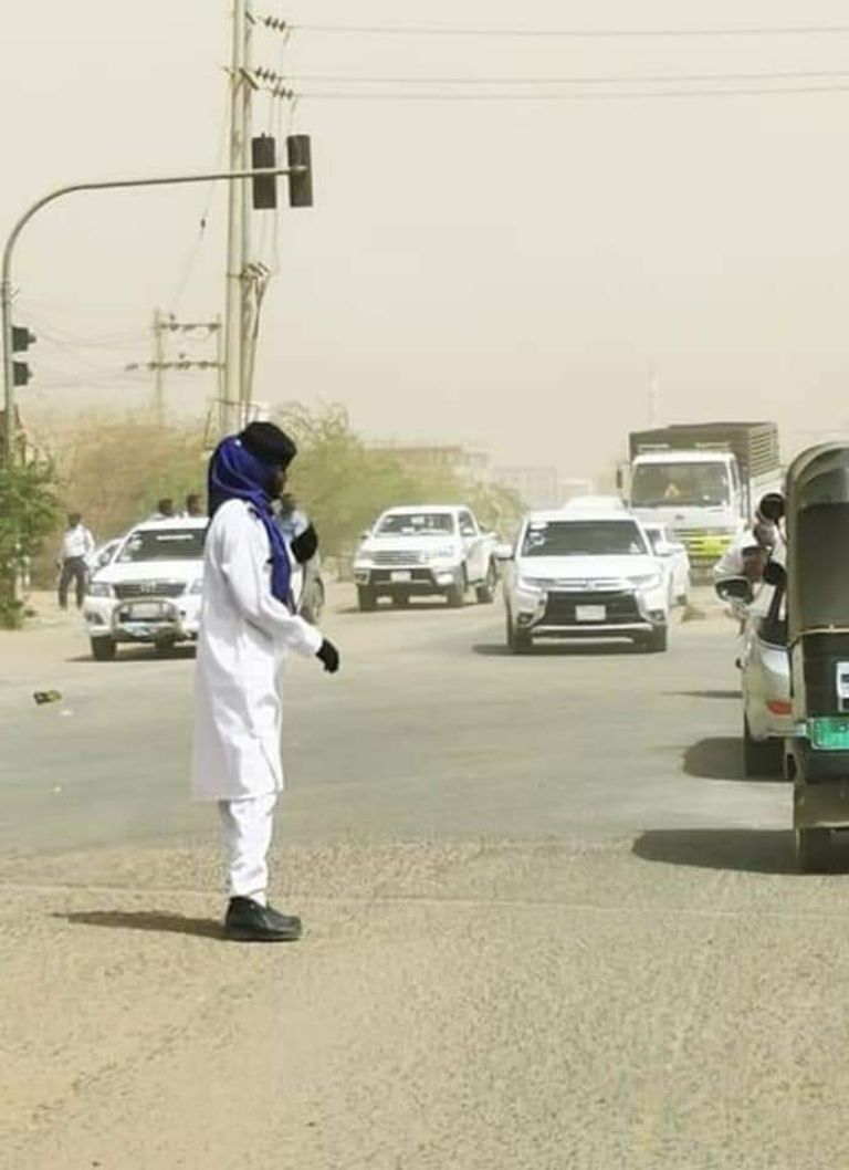 شرطيات السودان يجذبن الأنظار في الشارع