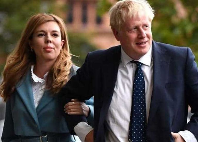 رئيس وزراء بريطانيا وخطيبته كاري سيموندس- أرشيفية