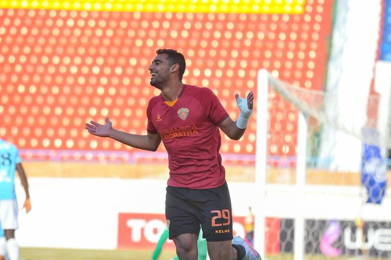 أحمد ياسر ريان لاعب الأهلي المعار إلى سيراميكا كليوباترا أشرف بن شرقي نجم الزمالك